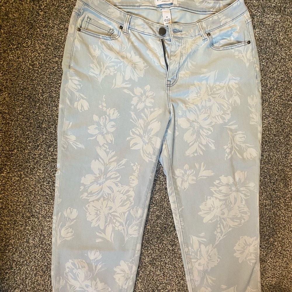Lane Bryant floral print capri jeans. plus size 14.